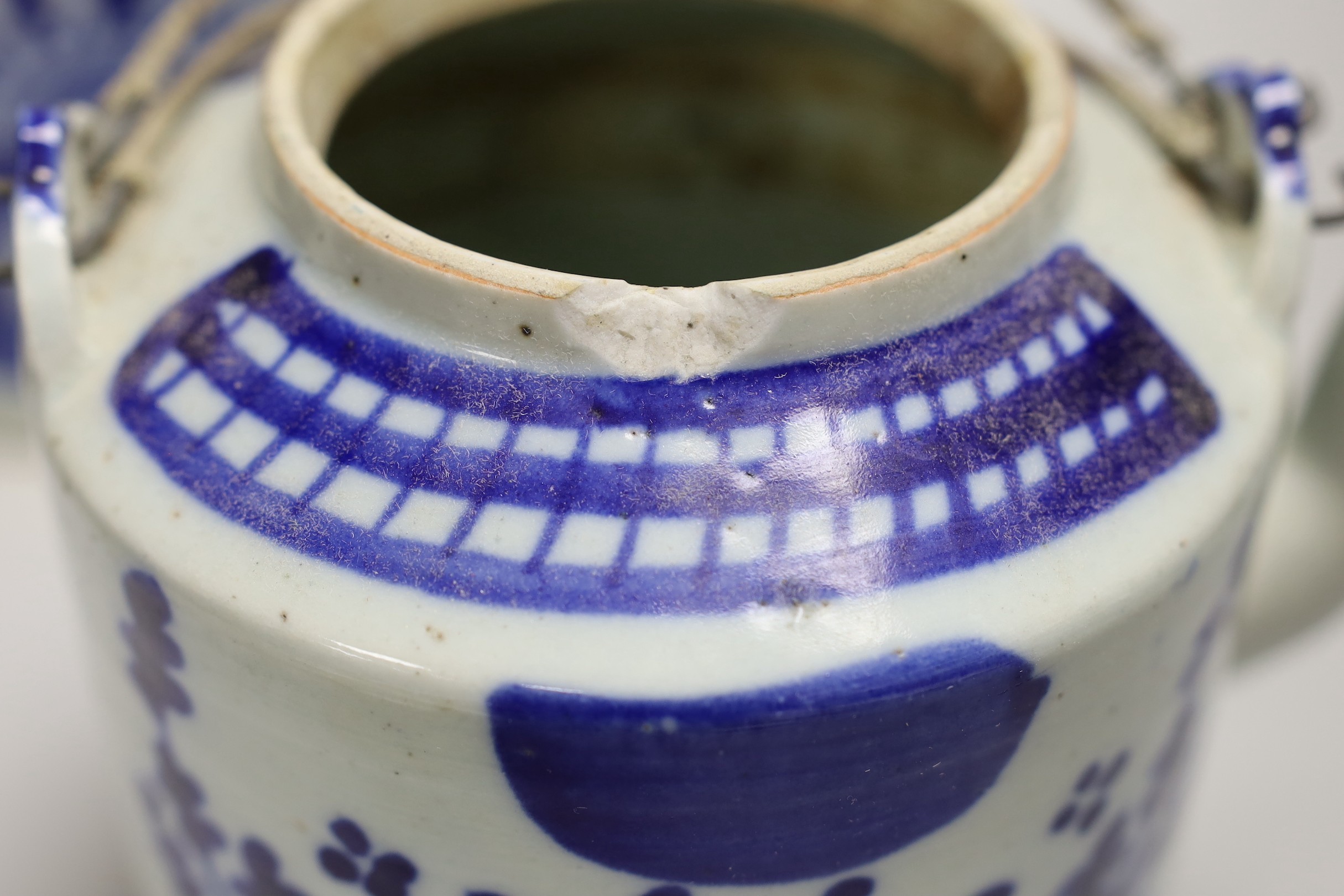 Two large Chinese blue and white teapots and covers, early 20th century, 19.5cm tall